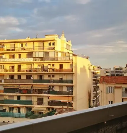 Grand D'artiste Au Calme Vue Degagee Sur Collines De Apartment *
